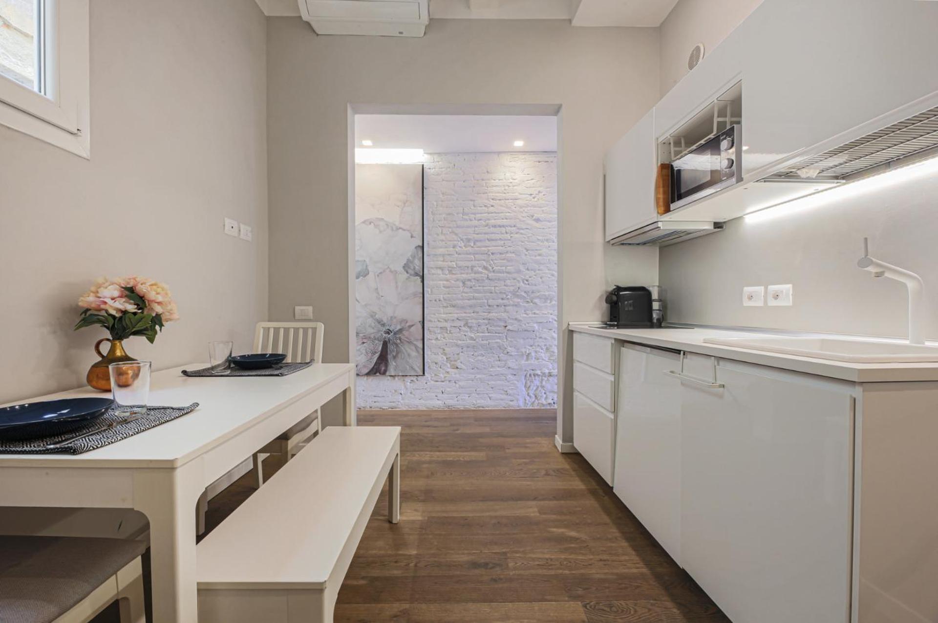 - Fiesolana's Flower With Balcony Apartment Florence