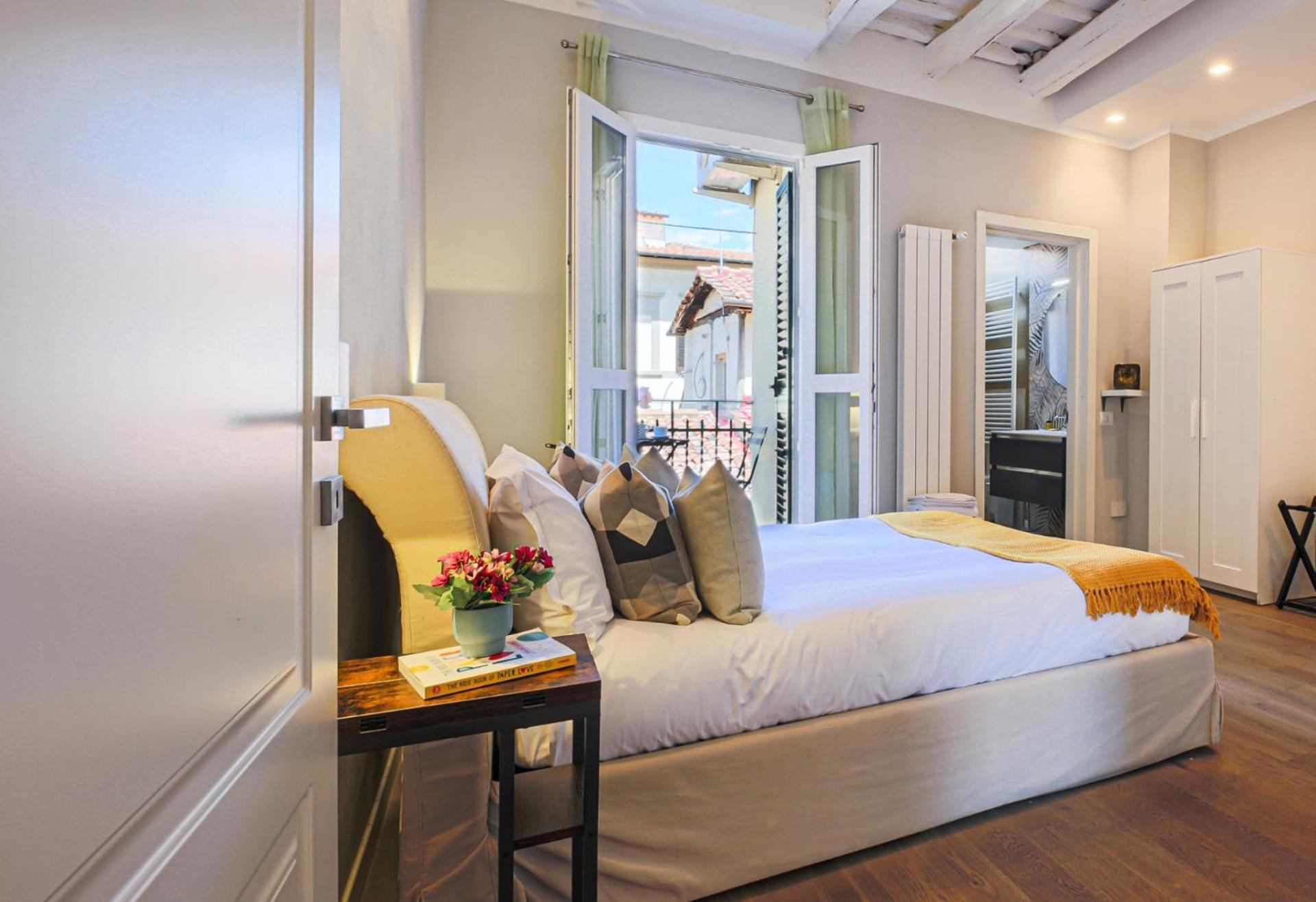 - Fiesolana's Flower With Balcony Apartment Florence
